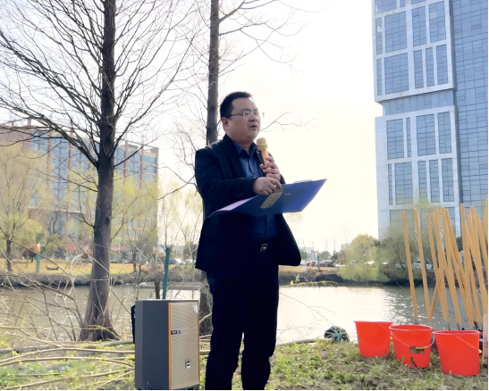 交通產(chǎn)業(yè)集團(tuán)如皋港板塊開展“春風(fēng)又綠江岸，綠色發(fā)展同行”主題黨日活動(dòng)