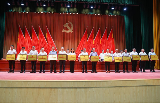 喜報|如皋市交通產(chǎn)業(yè)集團獲如皋市委多項表彰！